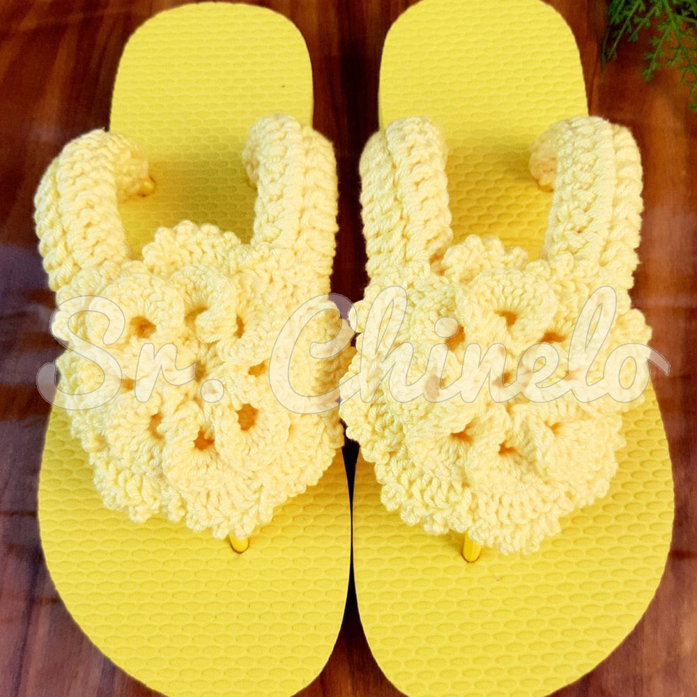 Chinelo com Flor em Crochê - Tatiana Saturnino
