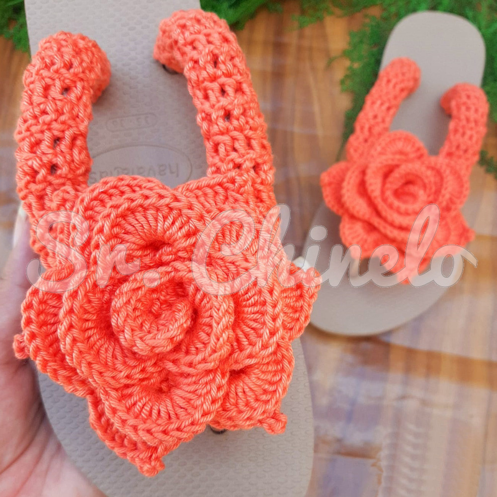 Chinelo com Flor Laranja Crochê - Tatiana Saturnino