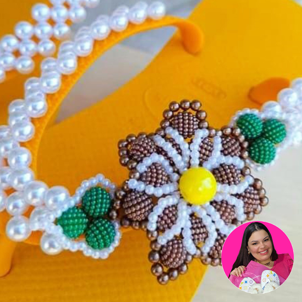 Chinelo com Trama de Flores - Mileni Fernandes