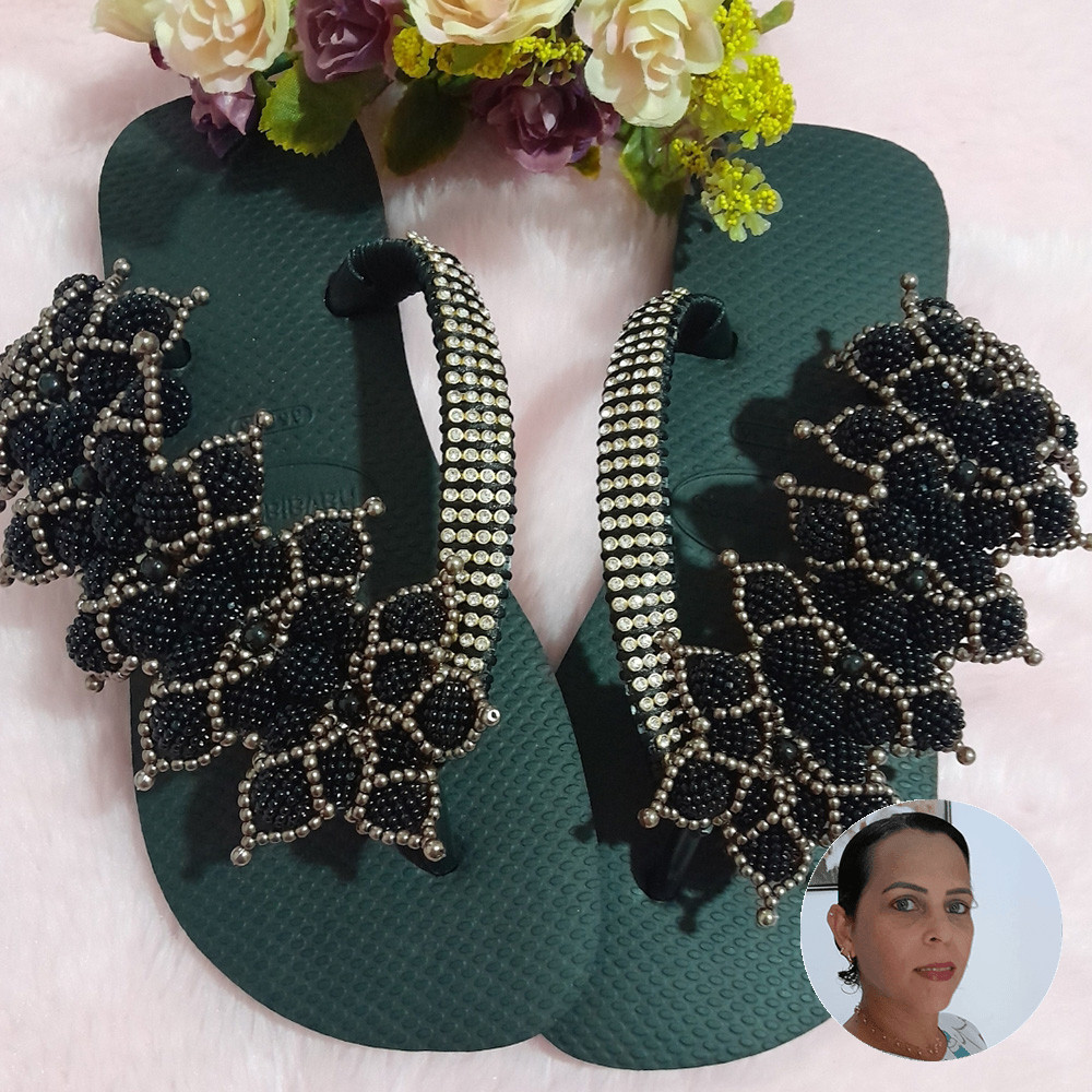 Chinelo Flor Pérolas Preta e Rose Gold - Jamille Custódio